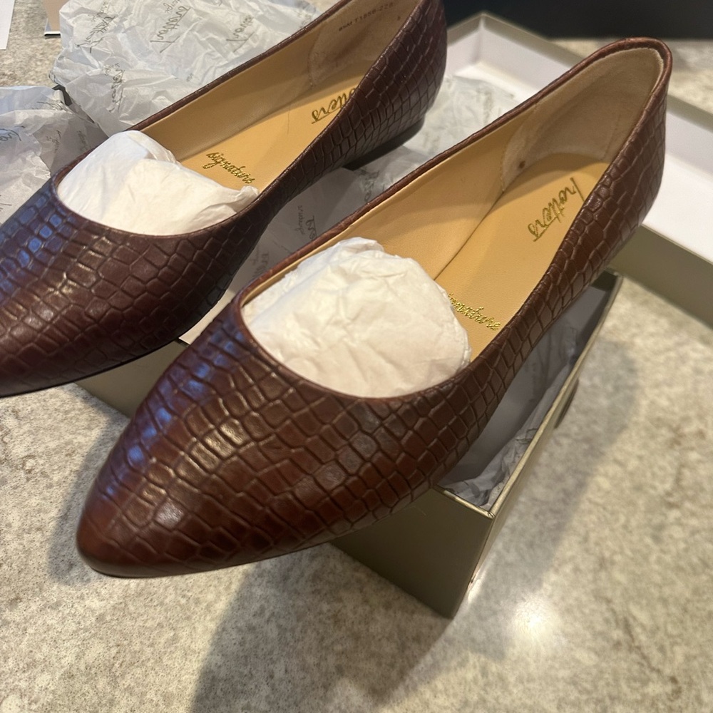 NIB Trotters Estee flats in brandy genuine croco leather.